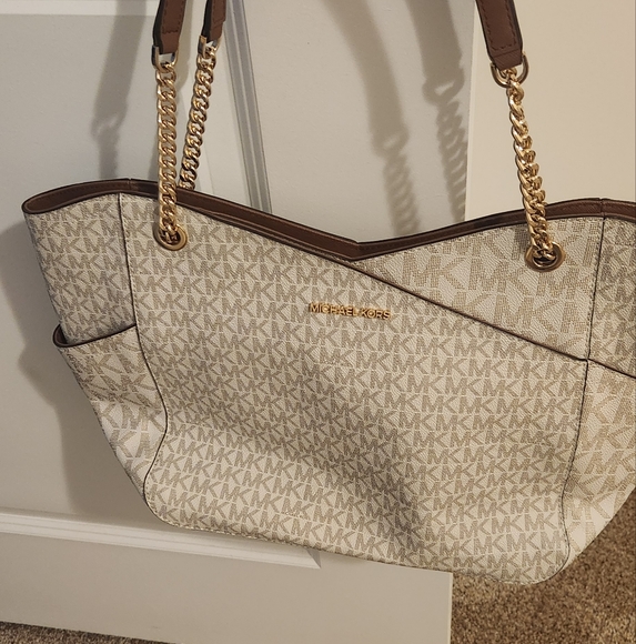 Michael Kors Handbags - Micheal Kors Jet Set Large Signature Logo Shoulder Bag
